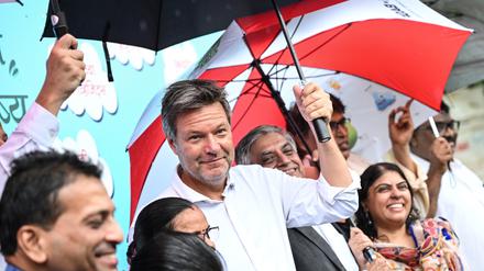 Robert Habeck (Bündnis 90/Die Grünen), Vizekanzler und Bundesminister für Wirtschaft und Klimaschutz, in Indien. 
