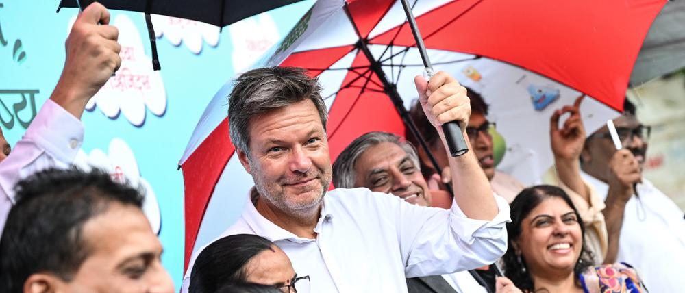 Robert Habeck (Bündnis 90/Die Grünen), Vizekanzler und Bundesminister für Wirtschaft und Klimaschutz, in Indien.
