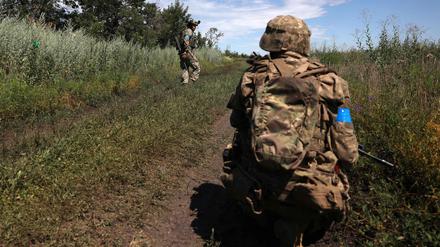 Ukrainische Soldaten der 22. mechanisierten Brigade operieren am 13. Juli 2023 in einer zurückeroberten Stellung in der Nähe des Dorfes Klyshchiivka, südlich von Bachmut (Symbolbild).