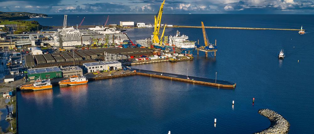 Noch ist im Hafen von Mukran nicht viel los, doch schon bald könnte hier Flüssiggas angeliefert werden. 
