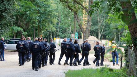 Groß angelegte Suche nach einer Löwin in Kleinmachnow, die am Ende wohl keine war. 