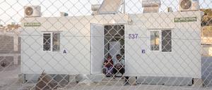 Asylsuchende im Camp für Geflüchtete auf der griechischen Insel Samos. 64 Prozent der Deutschen sind laut einer Forsa-Umfrage für die Beibehaltung des individuellen Asylrechts der EU. (Archivfoto)