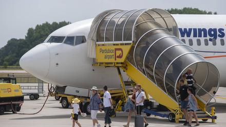 Flugzeug nach Rückkehr mit Passagieren von der griechischen Insel Rhodos.
