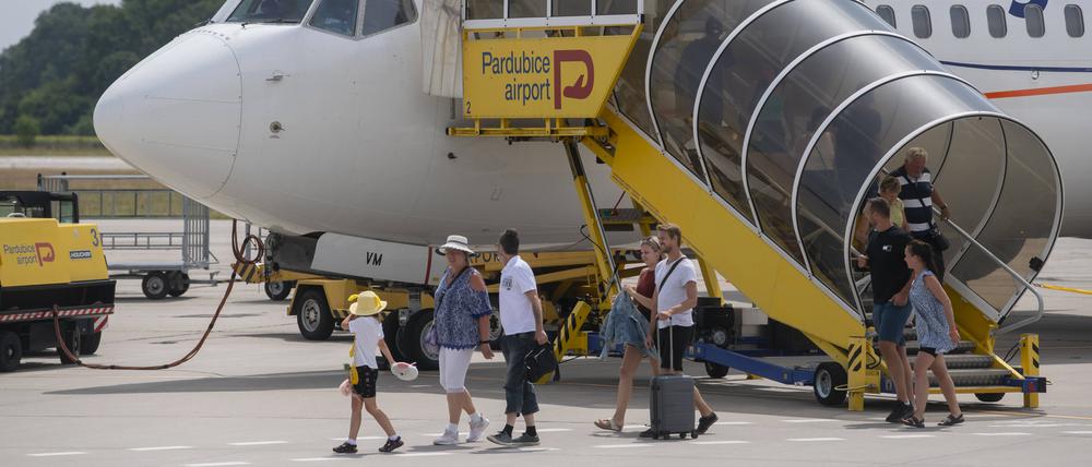 Flugzeug nach Rückkehr mit Passagieren von der griechischen Insel Rhodos.