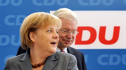 Die damalige Bundeskanzlerin Angela Merkel (CDU) und Roland Koch im Oktober 2010.