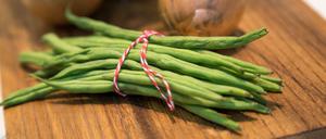 Grüne Bohnen enthalten viele gesunde Mineralstoffe wie Kalzium und Eisen sowie Folsäure und die Vitamine C und K.
