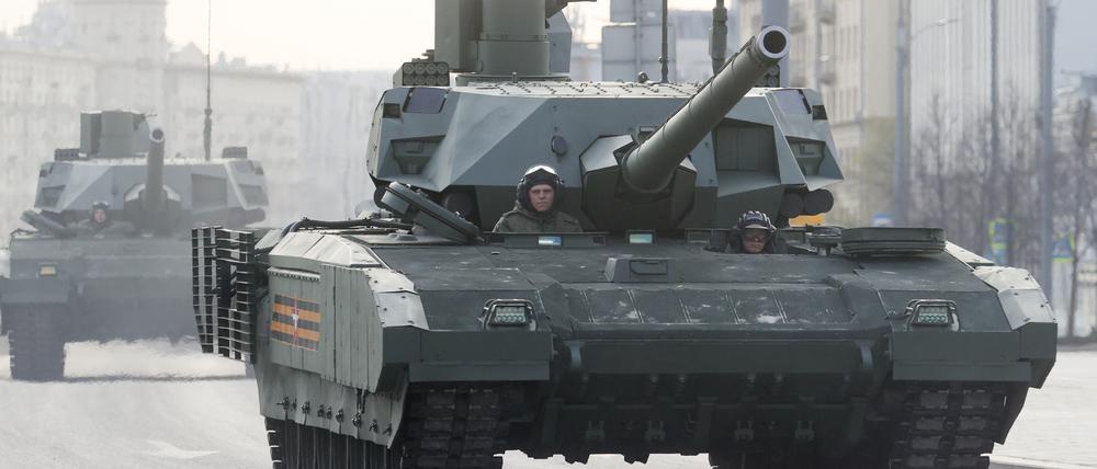 Ein A T-14 Armata Panzer bei der Militärparade zum 77. Jahrestag des Sieges der Sowjetunion über Nazi-Deutschland. 