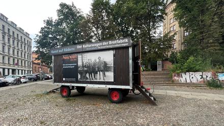 Der Kulturwagen der Brotfabrik steht in diesem Sommer wieder am Wasserturm im Kollwitzkiez.