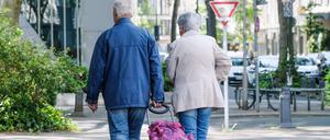 Private Altersvorsorge reformieren. Die vier Wirtschaftsweisen Veronika Grimm, Ulrike Malmendier, Monika Schnitzer und Martin Werding sprechen sich dafür aus, dass Bürger künftig automatisch zusätzlich zur gesetzlichen Rente privat für das Alter vorsorgen müssen, wenn sie nicht ausdrücklich widersprechen.