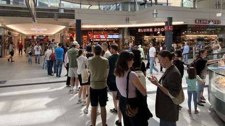 Neueröffnung in den Donuts in Bahnhofspassagen Potsdam.