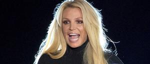 Britney Spears steht auf der Bühne vom Park MGM Hotel-Casino. 
