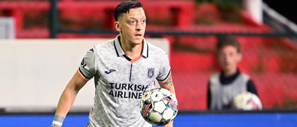Mesut Özil spielt nicht mehr Fußball, sorgt aber trotzdem weiter für Aufregung.