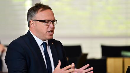 Mario Voigt, Thüringens CDU-Partei- und Fraktionsvorsitzender, redet im Plenarsaal des Landtags.