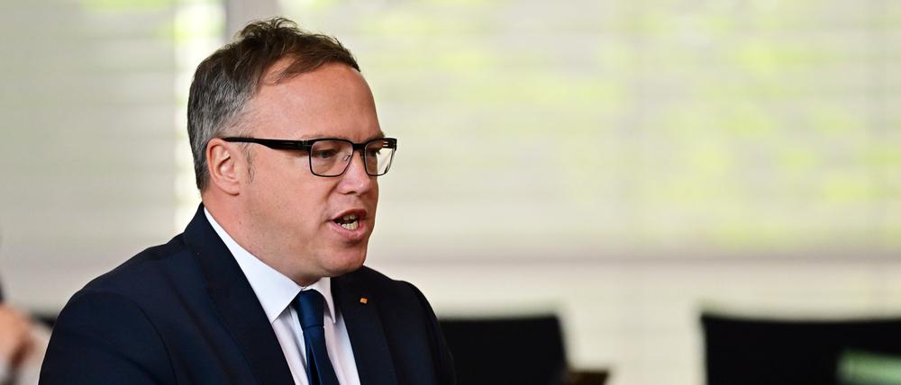 Mario Voigt, Thüringens CDU-Partei- und Fraktionsvorsitzender, redet im Plenarsaal des Landtags.