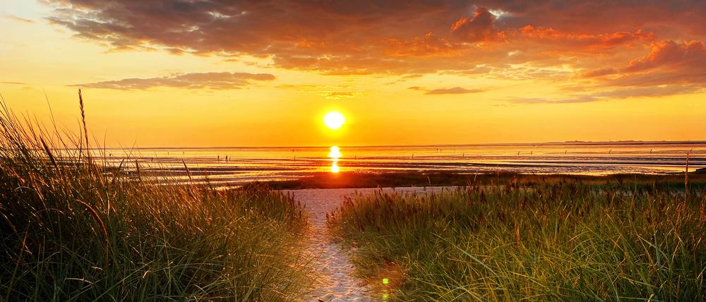 Sonnenuntergang am Strand Sahlenburg in Cuxhaven.