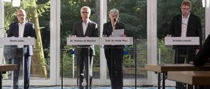 Die Schlichter Thomas de Maizière und Heide Pfarr stellten die Empfehlung vor.  