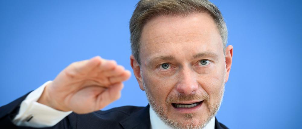 Bundesfinanzminister und FDP-Chef Christian Lindner will für die kommenden Jahre auch den Kernbereich der Verteidigungsausgaben deutlich erhöhen (Archivbild).