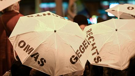 Die Omas gegen Rechts wollen den Delegierten der AfD in Magdeburg zeigen, dass sie nicht erwünscht sind.
