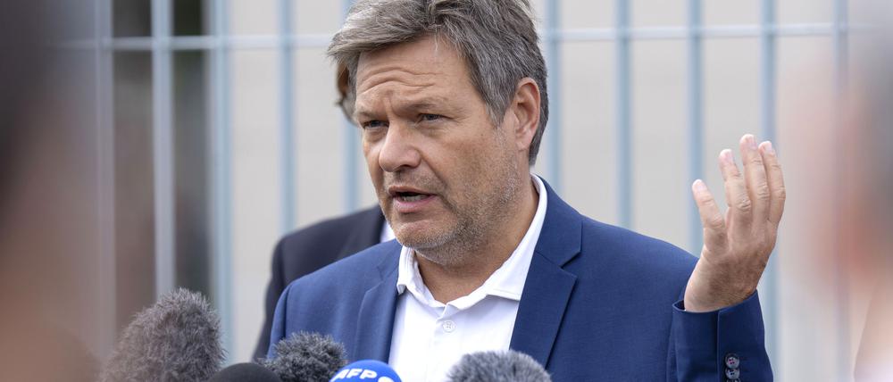 Robert Habeck (Grüne) betonte: „Regierung und Opposition müssen gerade jetzt Sicherheit geben, Vertrauen aufbauen und es sich immer wieder neu erwerben.“