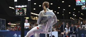 Eine Provokation mit Folgen: Die „neutrale“ Russin Anna Smirnowa bestand auf den Handschlag ihrer ukrainischen Gegnerin Olga Charlan.