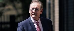 Nicht schuldig in allen neun Anklagepunkten: der US-Schauspieler vor dem Southwark Crown Court in London.