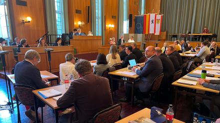 Die BVV Steglitz-Zehlendorf tagt am liebsten für sich und analog: Erst sträubte sich die CDU gegen das Streaming, dann bekommen die Ampelfraktionen es nicht gebacken.