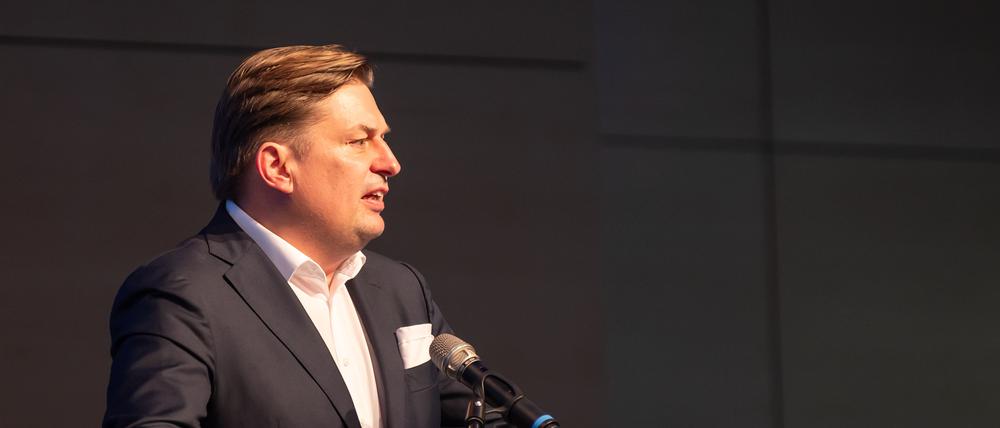 Maximilian Krah, AfD-Europaabgeordneter, spricht bei der AfD-Veranstaltung «Der Nationalstaat zwischen Föderalismus und Europäischer Union» in der Stadthalle. +++ dpa-Bildfunk +++