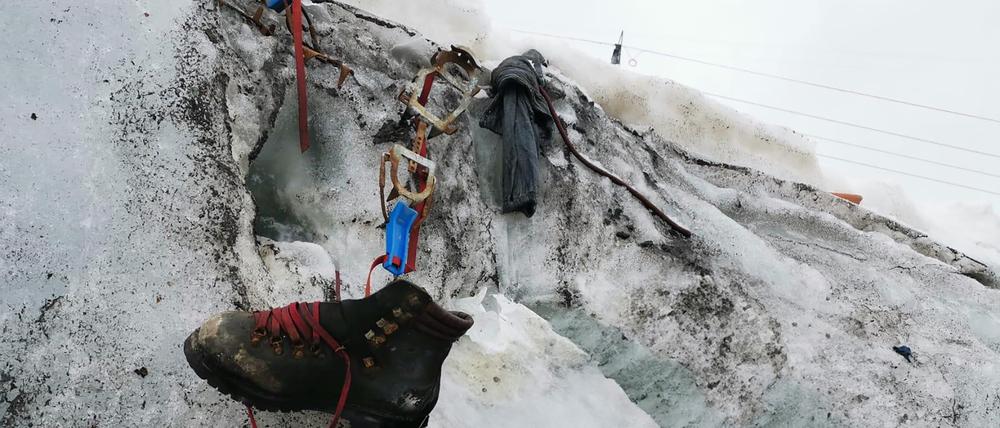 Auf einem Gletscher in der Schweiz sind die sterblichen Überreste eines deutschen Alpinisten gefunden worden. 