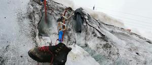 Auf einem Gletscher in der Schweiz sind die sterblichen Überreste eines deutschen Alpinisten gefunden worden. 
