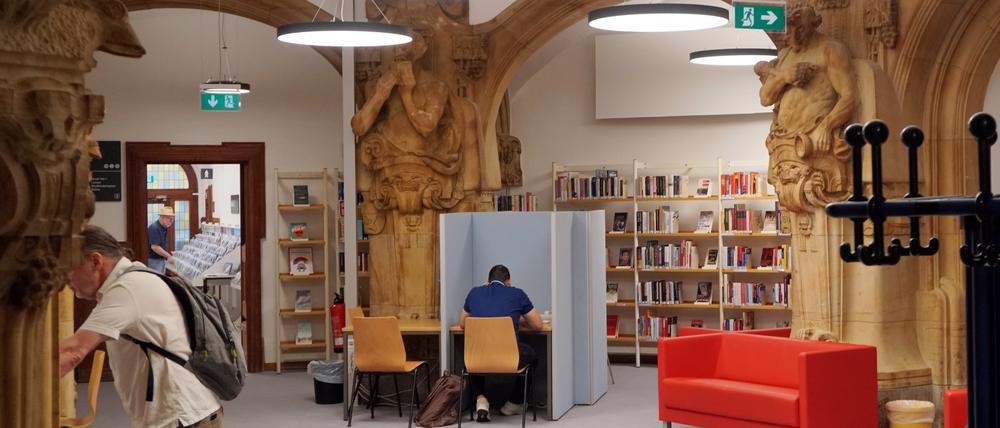 Die neue Stadtbibliothek Charlottenburg-Wilmersdorf im früheren Lokal „Ratskeller Charlottenburg“.