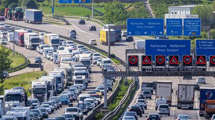 Der ADAC warnt Reisende, dass nun eines der schlimmsten Stauwochenenden des Jahres bevorstehe.