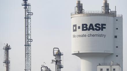 BASF in Ludwigshafen: Der Chemieriese schließt am Stammsitz mehrere energieintensive Anlagen.