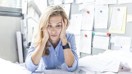 Arbeitsbedingtes Leiden ist weitverbreitet und führt zu viele Krankschreibungen.