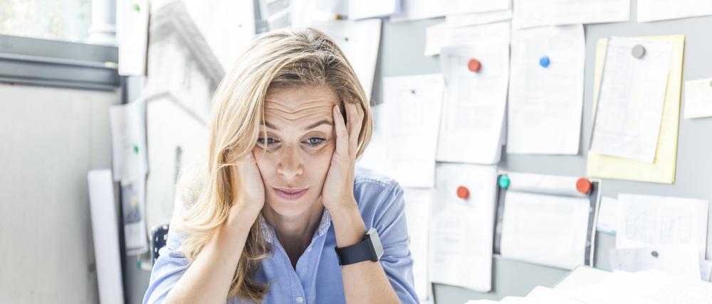 Arbeitsbedingtes Leiden ist weitverbreitet und führt zu viele Krankschreibungen.