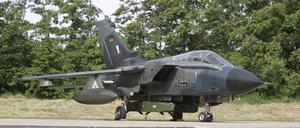 Ein Tornado der Luftwaffe, bewaffnet mit Taurus-Marschaflugkörpern.