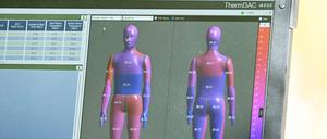 Die von Andi gelieferten Daten werden am Computer ausgewertet.