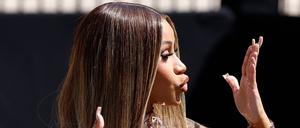 US-Rapperin Cardi B hat bei einem Konzert in Las Vegas ihr Mikrofon auf eine Zuschauerin geworfen (Archivbild).