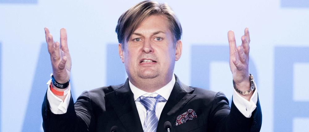 Maximilian Krah spricht bei seiner Vorstellungsrede als AfD-Spitzenkandidat für die Europawahl bei der der AfD Europawahlversammlung in der Messe Magdeburg.