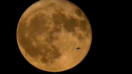Im Juli war bereits ein Supermond in den USA zu sehen, hier über dem Michigansee. Im August ist dieses Naturschauspiel auch zweimal von Deutschland aus zu beobachten.