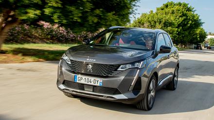 Den Peugeot 3008 (Foto) und den Peugeot 5008 gibt es jetzt auch mit neuentwickeltem Hybrid-Antrieb.