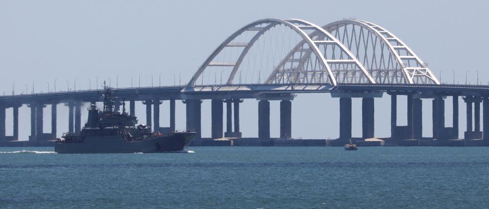 Aufgrund der beschädigten Kertschbrücke muss Russland den Nachschub auch über Kampfschiffe organisieren.