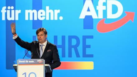 Maximilian Krah, Alternative for Germany (AfD) party member and member of the European Parliament of the Identity and Democracy (ID) group, waves his hand after a speech during the European election assembly 2023 of the Alternative for Germany (AfD) in Magdeburg, Germany, July 29, 2023. REUTERS/Annegret Hilse 