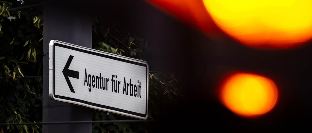 Die Arbeitslosigkeit steigt im Juli aus saisonalen und konjunkturellen Gründen. 