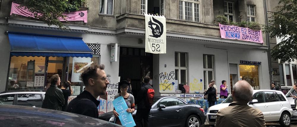 Demonstration Vorkaufsrecht Haus Wohnung Weichselstraße Berlin