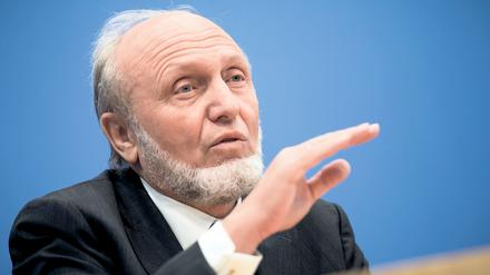 Hans-Werner Sinn, der Präsident des ifo Instituts für Wirtschaftsforschung, spricht 09.12.2015 in der Bundespressekonferenz in Berlin.