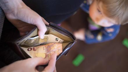 169.000 Familien sind in Italien ab heute von der Streichung der Sozialhilfe betroffen.