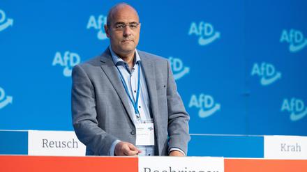 Peter Boehringer ist der stellvertretender AfD-Bundesvorsitzender. Er wehrt sich gegen die Einschätzung des Verfassungsschutz-Präsident Haldenwang, seine Partei habe bei ihrer Europawahlversammlung „rechtsextremistische Verschwörungstheorien“ geäußert.