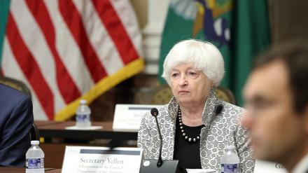 US-Finanzministerin Janet Yellen reagiert empört auf die Herabstufung der Kreditwürdigkeit der USA durch die Ratingagentur Fitch.