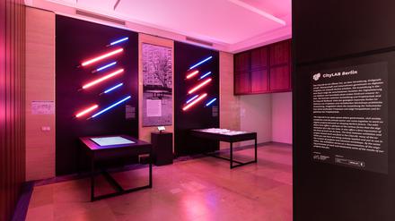Die moderne Ausstellung des CityLab im Inneres des alten Offiziershotels am Platz der Luftbrücke.