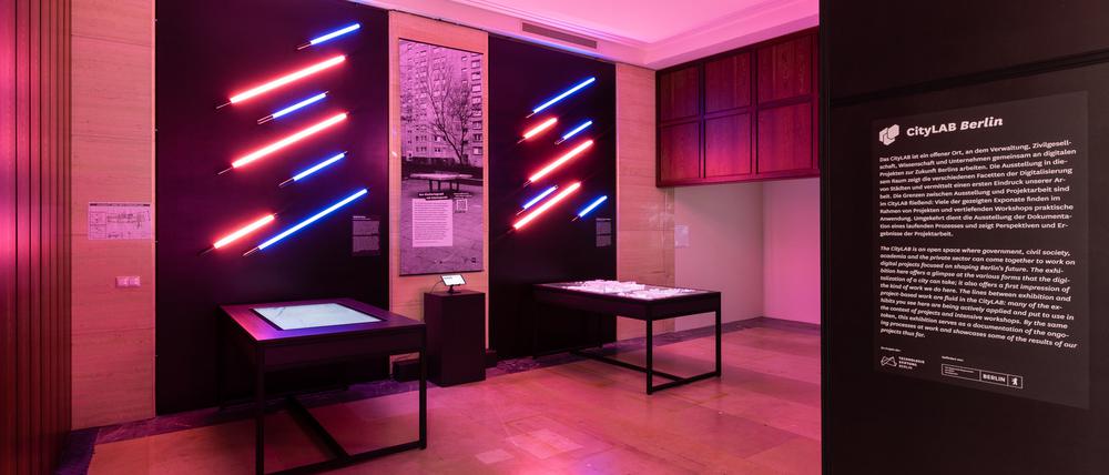 Die moderne Ausstellung des CityLab im Inneres des alten Offiziershotels am Platz der Luftbrücke.